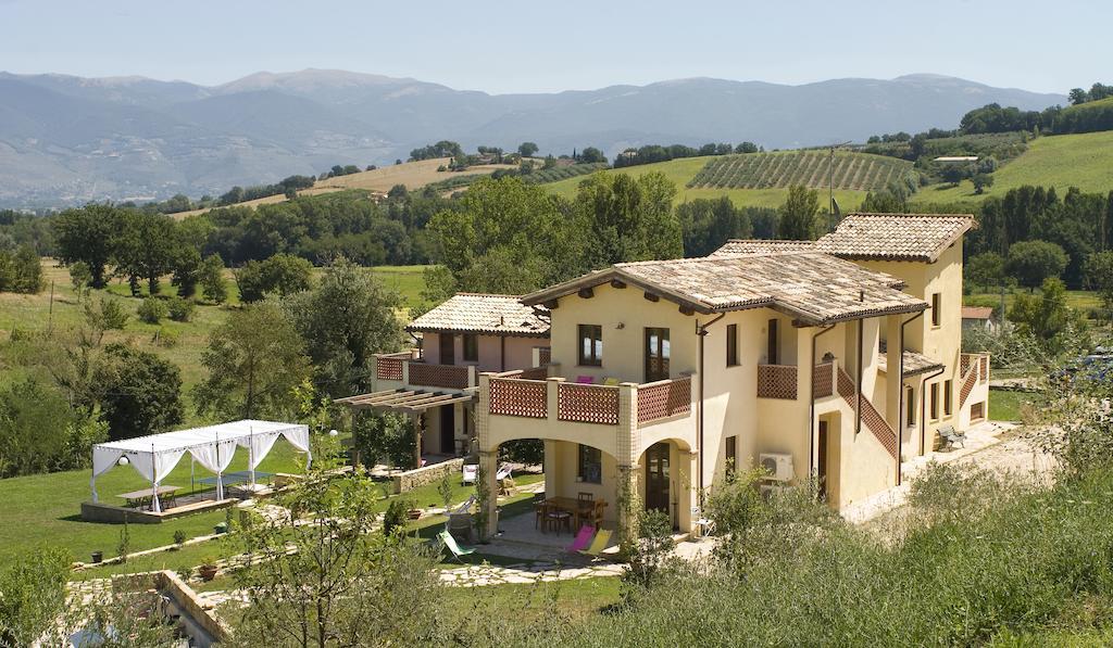 Апарт готель Borgo Le Capannelle Castel Ritaldi Екстер'єр фото